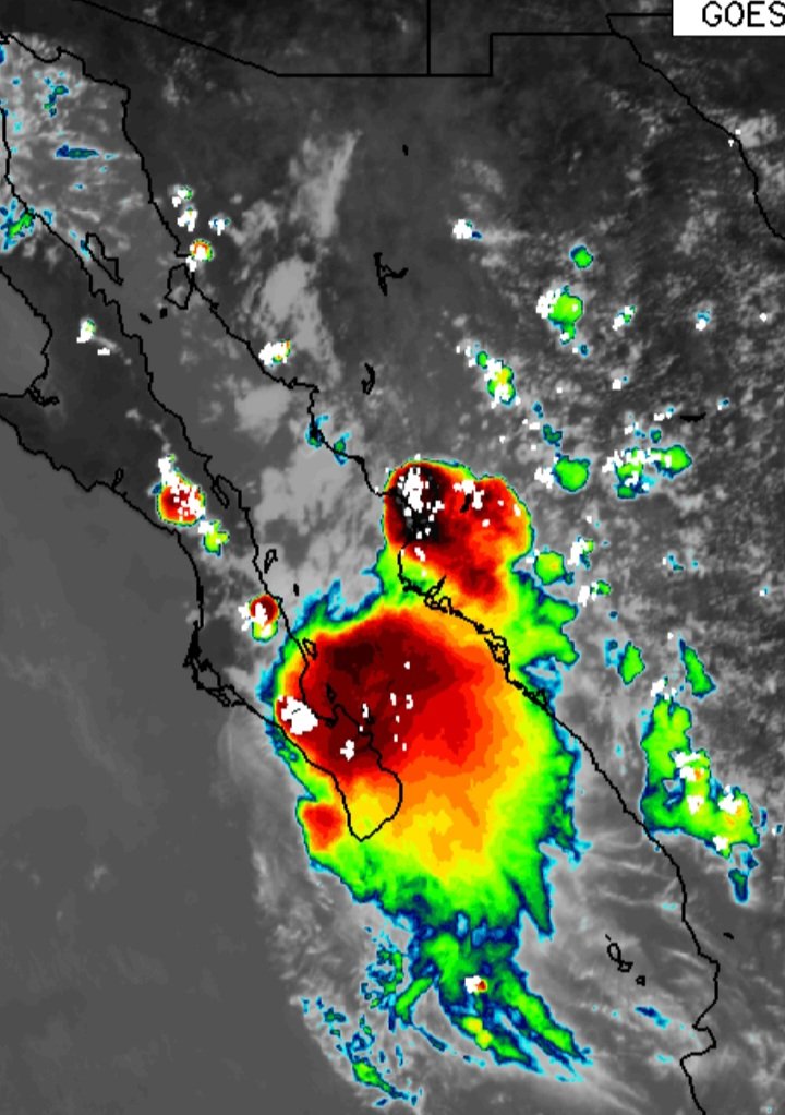 Dolphin3n's tweet photo. Tormenta de verano acercándose a la ciudad por el sur https://t.co/Ug9JyiYKAQ