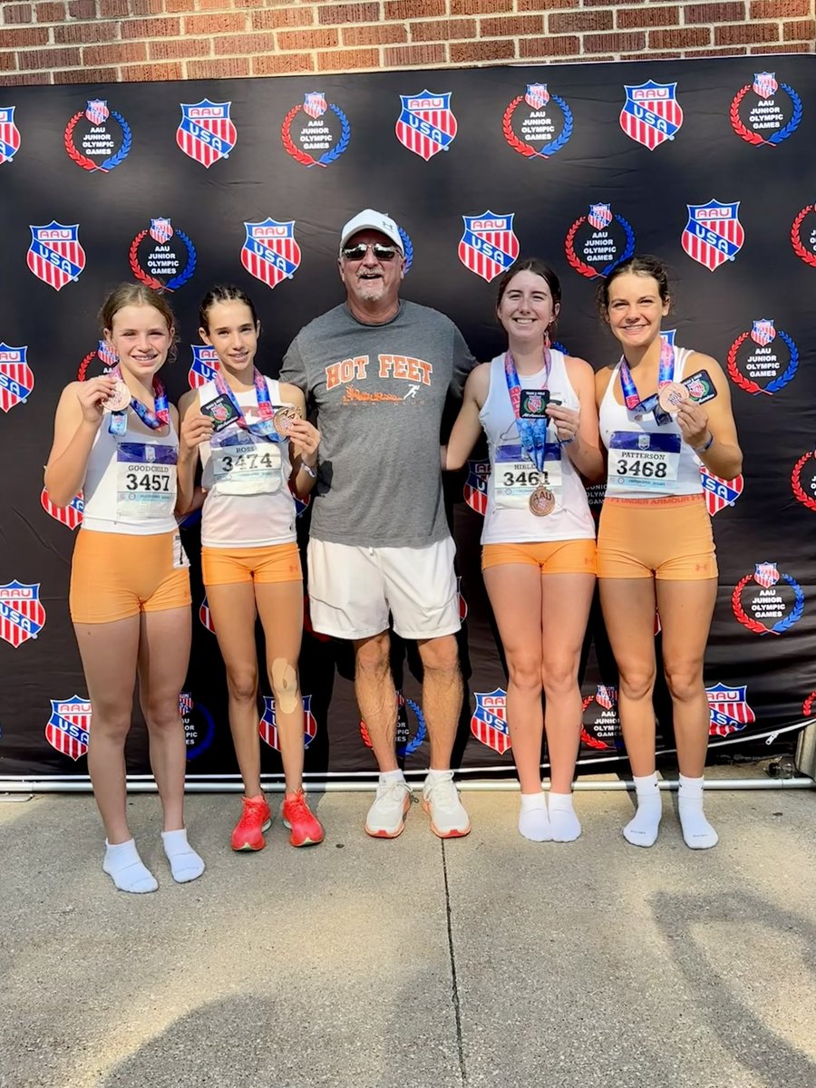 HadleyRoss2030's tweet photo. Proud to announce I’m an AAU All-American 🇺🇸 … AGAIN! 

Finished 8th overall in the 4x800 at Junior Olympics with a 2:32 split! Grateful for my teammates and this experience. ❤️🏃‍♀️

2x AAU All-American 

#trackandfield @AAUTrackNField @KSHSAA @sportsinkansas @KansasMileSplit https://t.co/UTZiRhOgZO