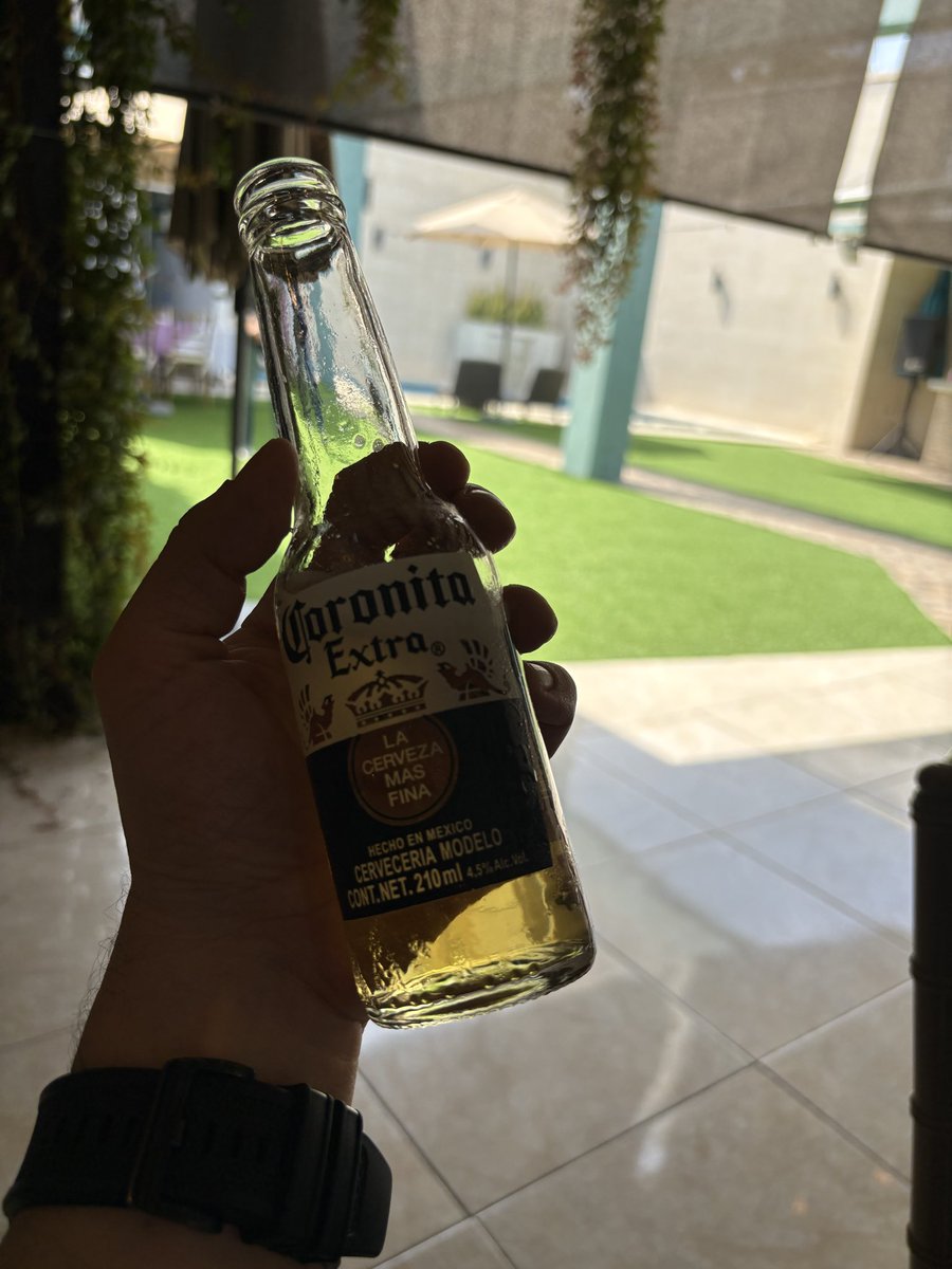 iOjeras's tweet photo. Yo soy Renato y este es mi primer trago 🍻 https://t.co/xP1KK948FR