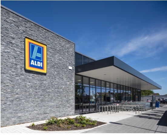 TomOHanlon17's tweet photo. The only supermarket that hasn’t forced its customers to sign up to a “loyalty scheme” ….where you get charged extra for products if you don’t hand over your personal info to them, and log all your purchases with them is @Aldi_Ireland 

 Fair play to them https://t.co/X85734JwMi