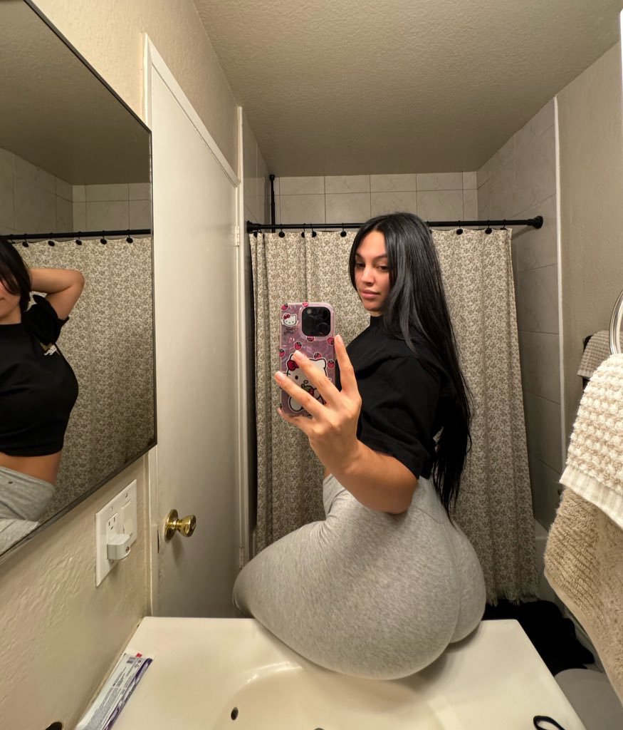 kayyre01's tweet photo. How's your day going 🥰
https://t.co/Sh0yM7VXY5 https://t.co/hySAyigyLj