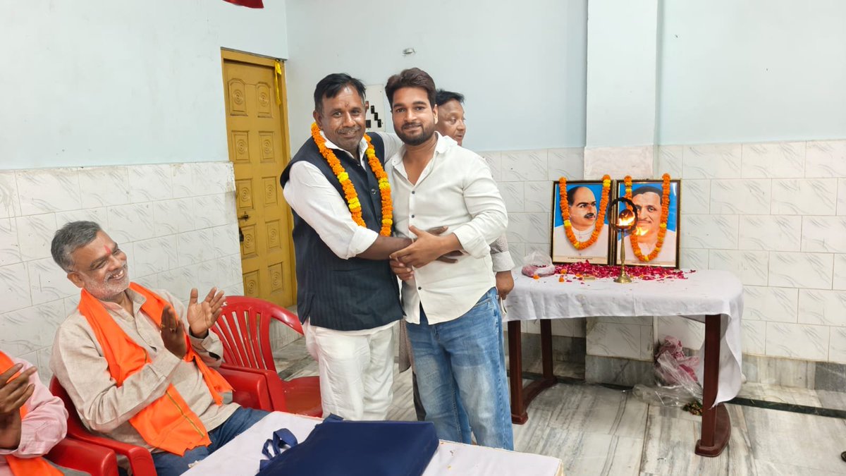 SurajBallia's tweet photo. आज भाजपा बलिया नगर मंडल की मासिक कार्यशाला बैठक में मुख्य अतिथि एवं मंडल प्रभारी आदरणीय श्री माधव प्रसाद गुप्ता जी, नगर अध्यक्ष श्रीमती Soni Tiwari  जी की अध्यक्षता तथा जिला एवं मंडल के पदाधिकारियों के साथ उपस्थित रहने का अवसर प्राप्त हुआ।
@BJP4UP
@dayashankar4bjp https://t.co/Q0l9eYQdMC