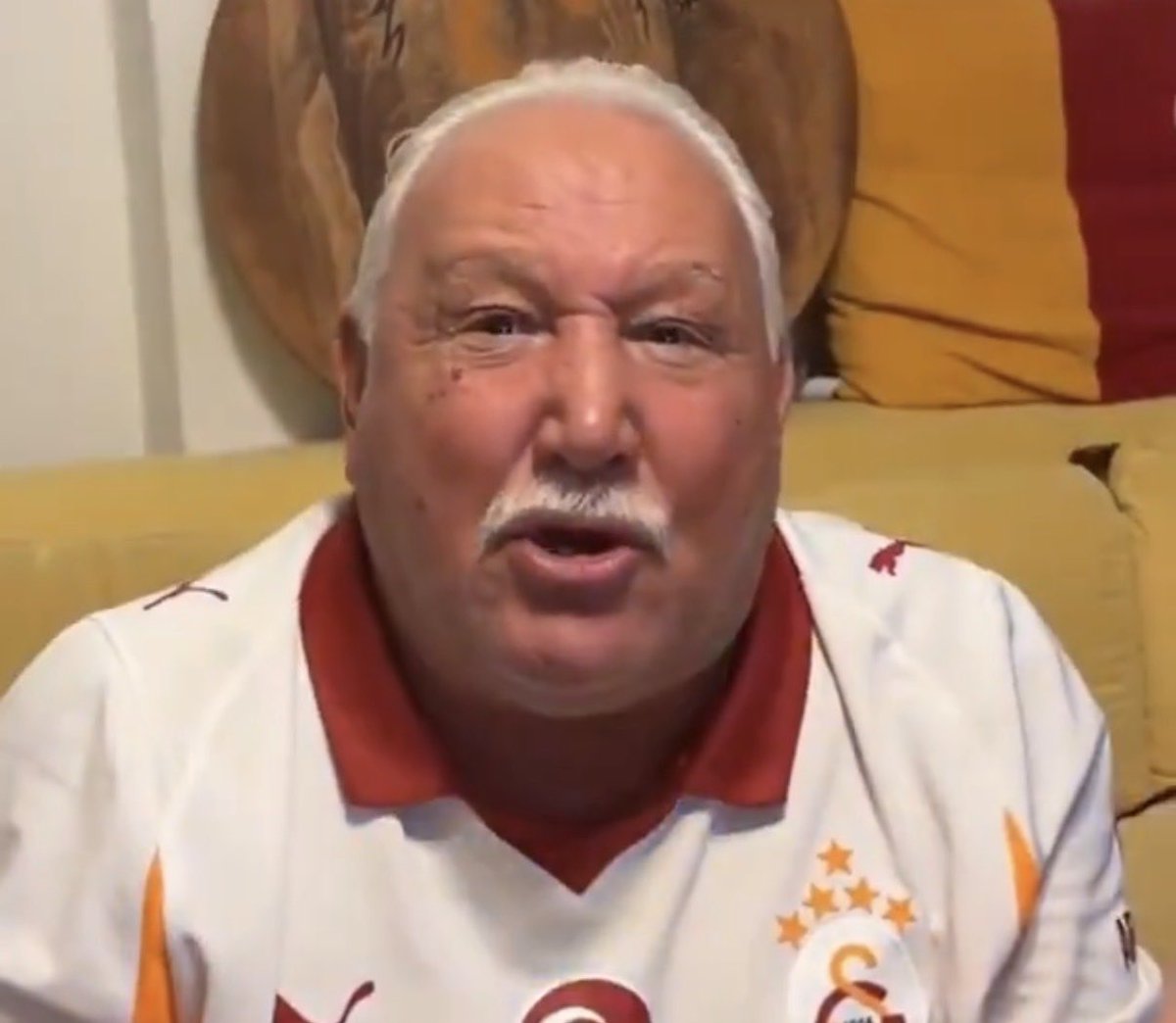 miracristt's tweet photo. yiyip yatmaktan güncel jawline https://t.co/AJU3BoCews