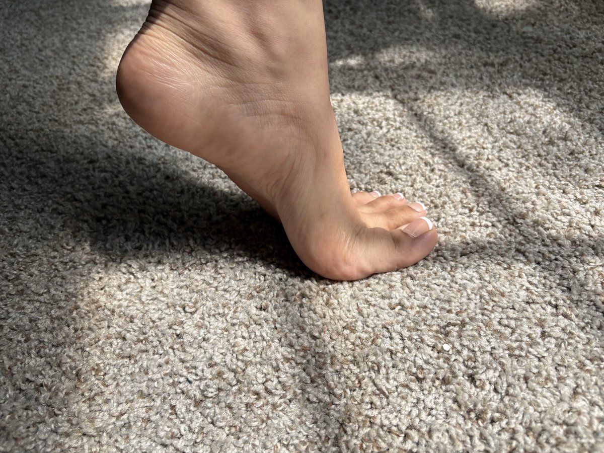 LavenderSheep05's tweet photo. Dms are open 😘❤️👣
#feetfetısh https://t.co/znoUY7zF9f