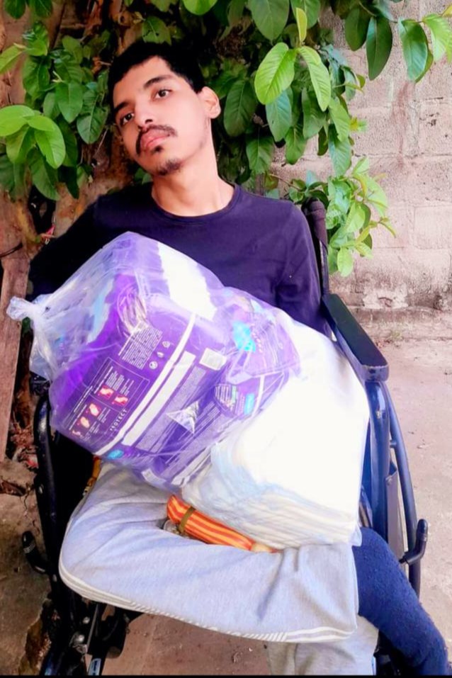 Angeliiita_3's tweet photo. Agradecería de todo corazón si personas altruistas me le podrían ayudar a mi hijo con paralisis cerebral el ocupa a diario 4a5 pampers de adulto y son muy caros no logro sustentar todas sus necesidades la ayuda que solicito es de corazón porfavor solo ayuda altruista 🙏🏻GRACIAS https://t.co/BmXpxcX1Bi