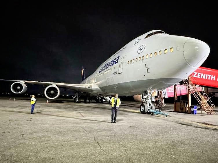 LOSairport's tweet photo. While You Were Sleeping 😴..
The Big Friendly August Visitor came in ✈️.
747 reasons to fly @lufthansa
and this is 100 of them plus 8 more 🎉🇩🇪!
Highlights of the 1st (06AUG23) D-ABYR &amp; 2nd (08AUG26) D-ABYO ever Boeing 747-8i visits to Lagos.

📸 @matanfm, 🎥 Bosunola_Quebec https://t.co/KkqxZT3AV4