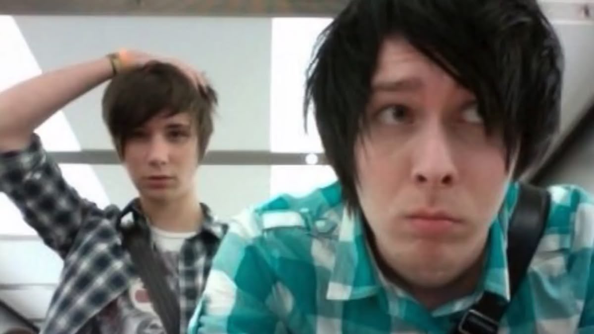 dnpoomf's tweet photo. they were kinda the first gay little monkeys in the apple store https://t.co/rb3aunGast