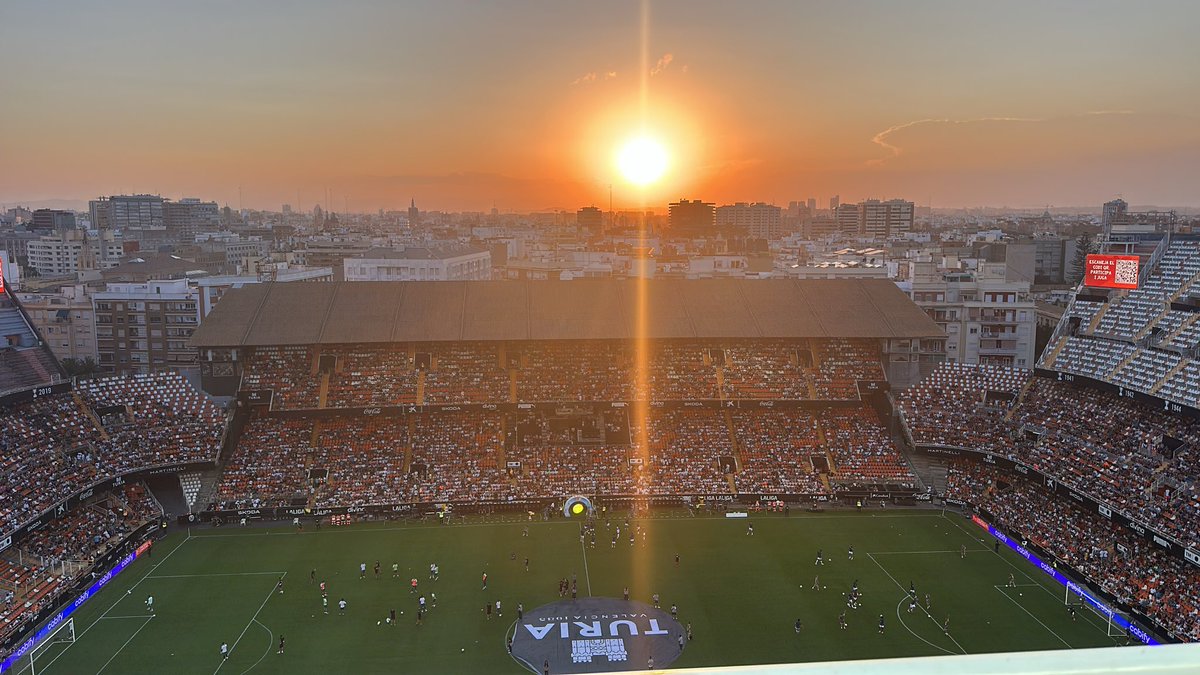 Jannesvd9's tweet photo. De Trofeu Taronja is gewonnen door Newcastle United. Weer één bucketlist stadion van het lijstje! 🤩✅
Valencia CF - Newcastle United #Groundhoppen #Groundhopping https://t.co/ZZCK7gmmbB
