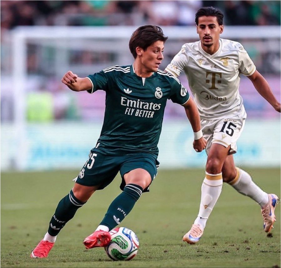 Mario___RM's tweet photo. - Destacaba mucho en el poco tiempo que le daba Ancelotti.
- Fue de los mejores del equipo con Xabi Alonso.
- Tuvo sus mejores actuaciones en partidos grandes con Arbeloa.
- Está siendo el mejor con Mourinho.

Si funciona con todos los entrenadores es porque es un elegido. https://t.co/bWomtfulPo