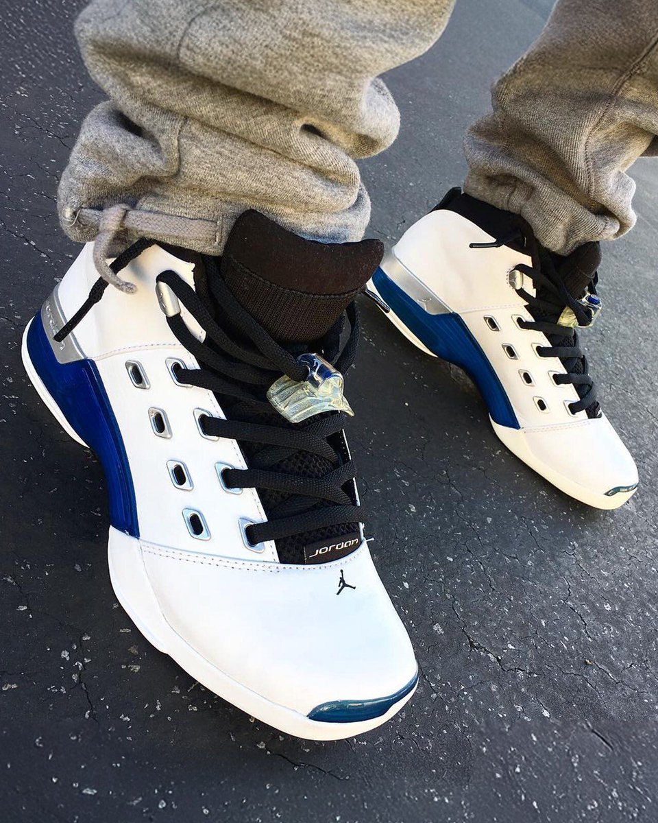 JustFreshKicks's tweet photo. Air Jordan 17 "College Blue" returns for its 25th anniversary 🪄

• Briefcase packaging
• February 19th
• $350 https://t.co/5pkz5Codxo