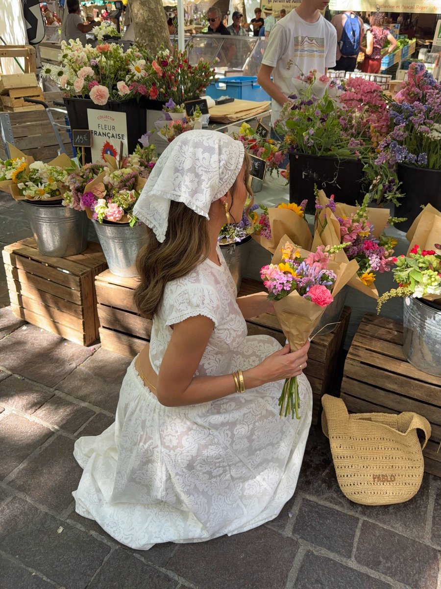 dazzlinghavens's tweet photo. farmer’s market https://t.co/UMm3sqtLCN