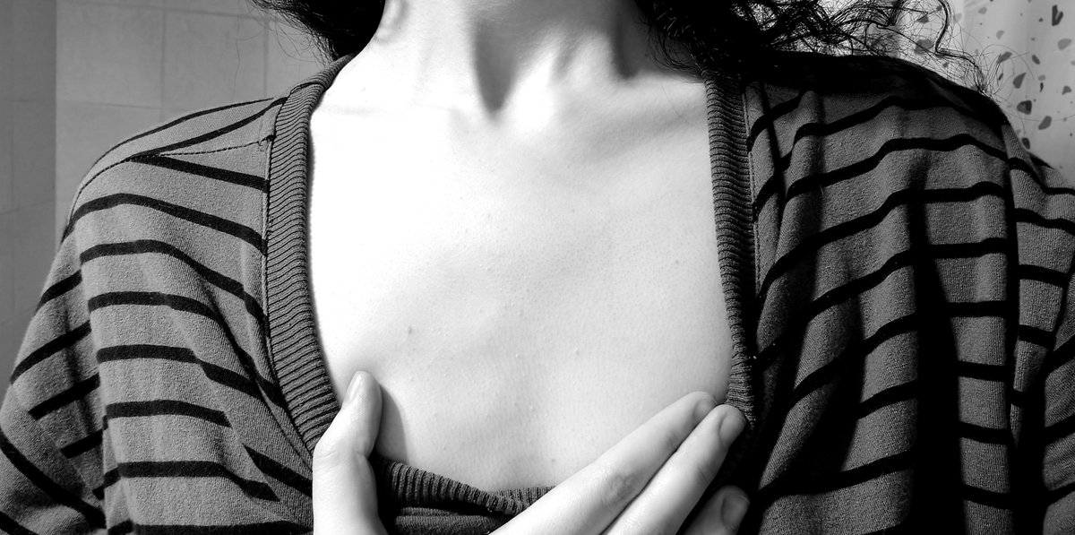 revvmyns's tweet photo. am I crazy or are my chestbones visible  ?? #edrtwt #edtwt https://t.co/98wMbyRQL9