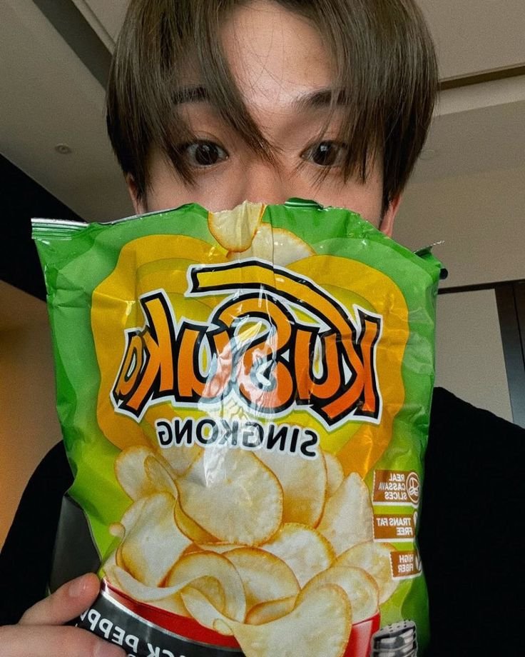 i3usahi's tweet photo. 얼굴이 너무 잘생겨서 자꾸 가림 https://t.co/39YRkUmWCK