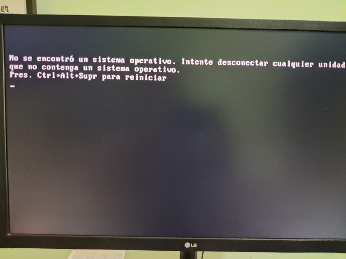RellaLastName's tweet photo. So, my computer decide to die on me today. I'm arriving to the IT to see how to save it, wish her luck. https://t.co/3QTbUGEcz0