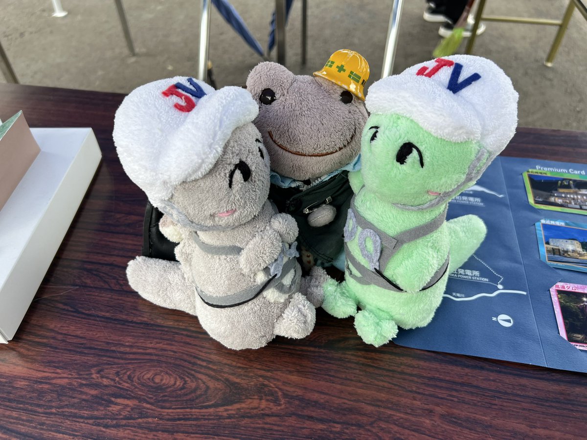 pic_dam's tweet photo. 昨日は、南信州での見学会オンパレードでしたけろ！（ダムは全滅だったけろ、、！
美和ダムサマーフェスタ中止だったけろ、スタンプラリーや、見学会特別記念カードを職員さんたちがわざわざ用意してくださって嬉しかったけろ✨️
沢山のダム仲間も出来て忘れられない思い出になったけろ🎶 https://t.co/vv2uphxiuD