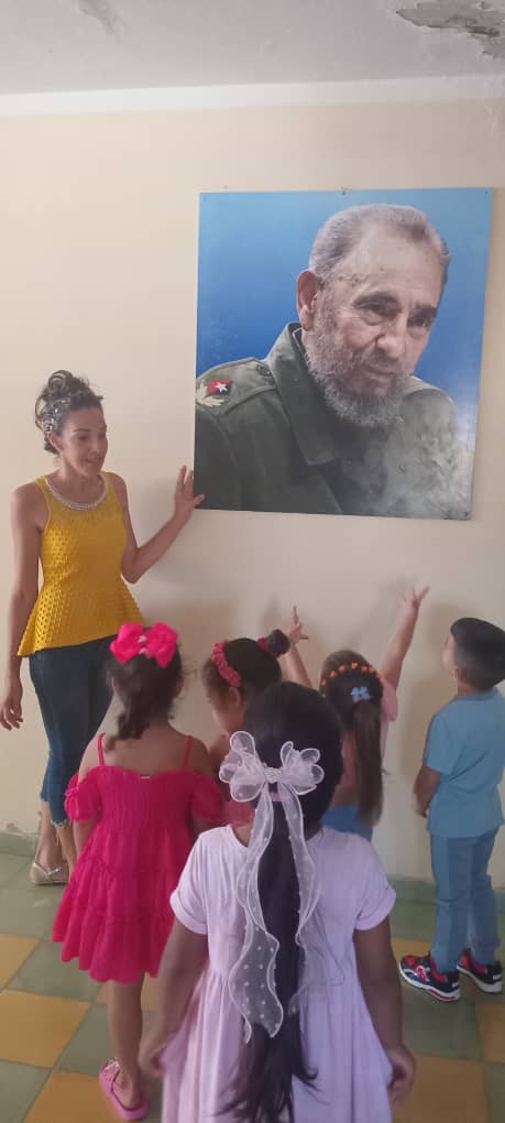 Martin506013483's tweet photo. #100AñosConFidel "Mientras haya imperialismo, y mientras haya pueblos víctimas de la agresión imperialista, y mientras haya pueblos luchando contra el imperialismo, su causa será nuestra causa en cualquier rincón del mundo!"
@BarceloOrt92635 @ortiz_uriarte 
@ovalle_verdecia https://t.co/dvz7WVIOEO