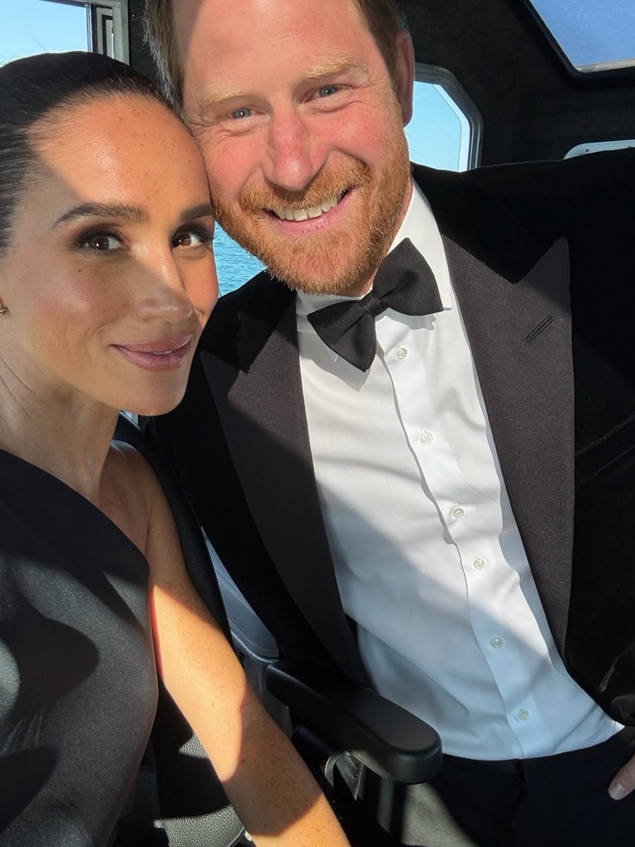 meghannsussex's tweet photo. THIS SELFIE. thank god a thousand times over that meghan opened her instagram account😭 https://t.co/zDXFvAeGNR