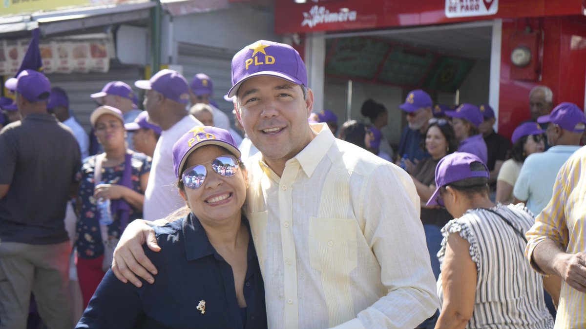 AlyceBello21's tweet photo. Organización y contacto directo con la ciudadanía marcan la jornada del PLD. Johnny Pujols destacó que miles de personas han expresado interés en integrarse a la organización. #PLDEstáEnLasCalles https://t.co/IRy9BJf2jL