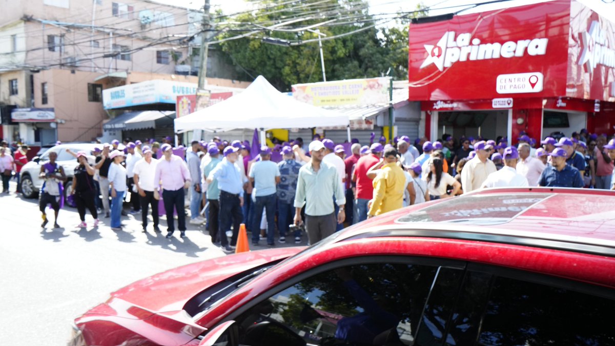 AlyceBello21's tweet photo. Organización y contacto directo con la ciudadanía marcan la jornada del PLD. Johnny Pujols destacó que miles de personas han expresado interés en integrarse a la organización. #PLDEstáEnLasCalles https://t.co/IRy9BJf2jL