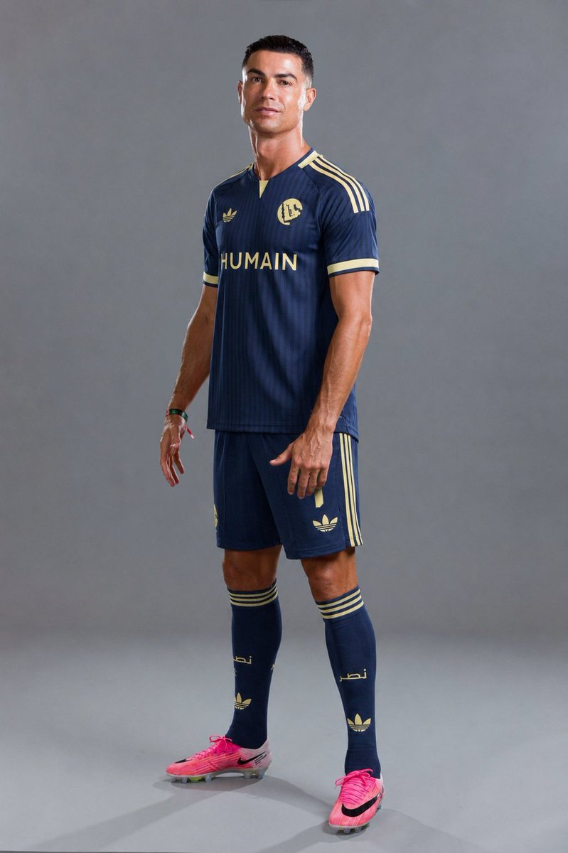 YODADSG's tweet photo. 👕  |  #AlNassr Away kit 26-27 season on #cristiano 🔵🟡 

#النصر #RSL #ronaldo #adidas https://t.co/jVhPSJbrXr
