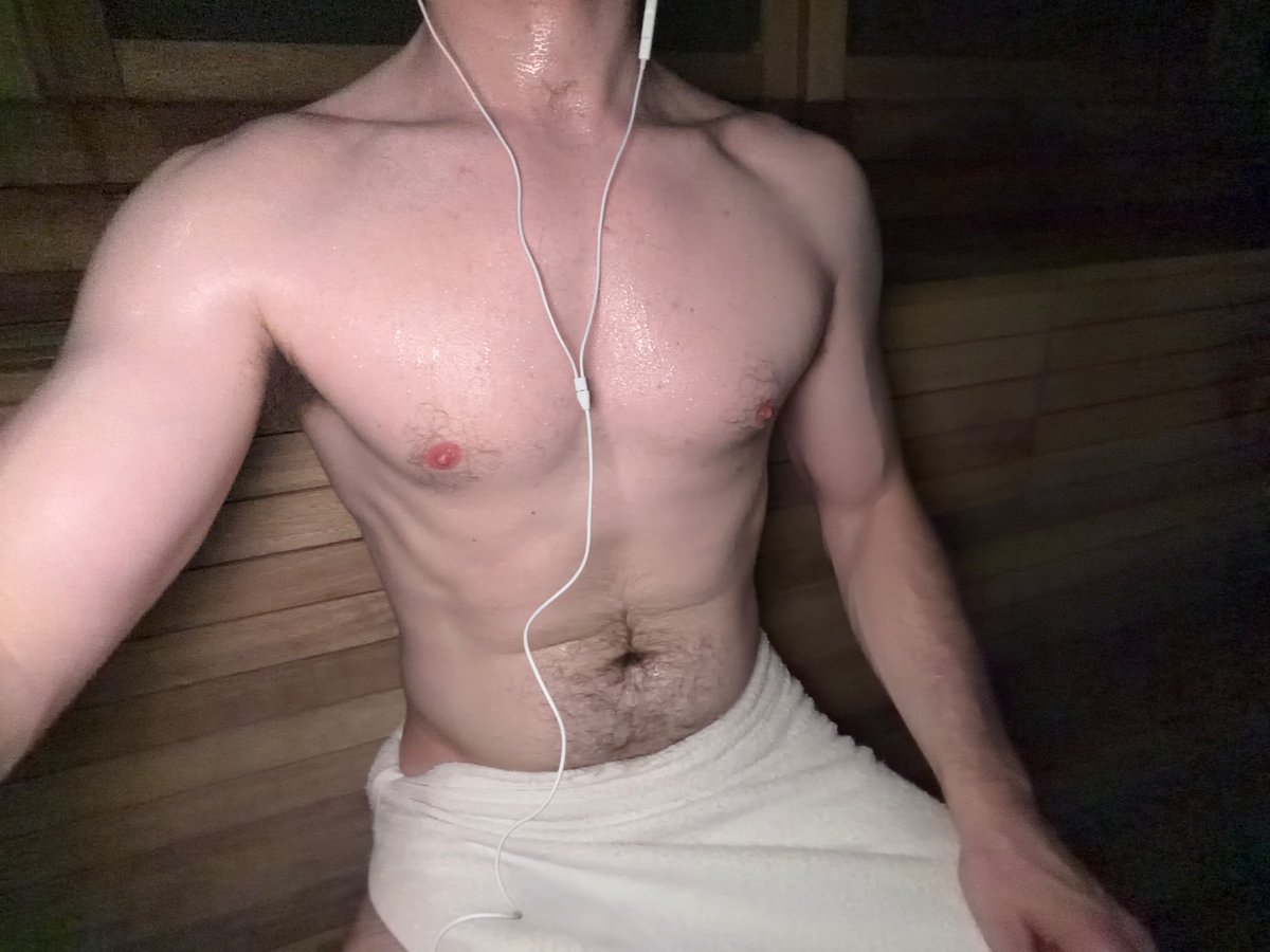 rentierrobbe's tweet photo. Sweatyyyyy https://t.co/MJdpDJgY73