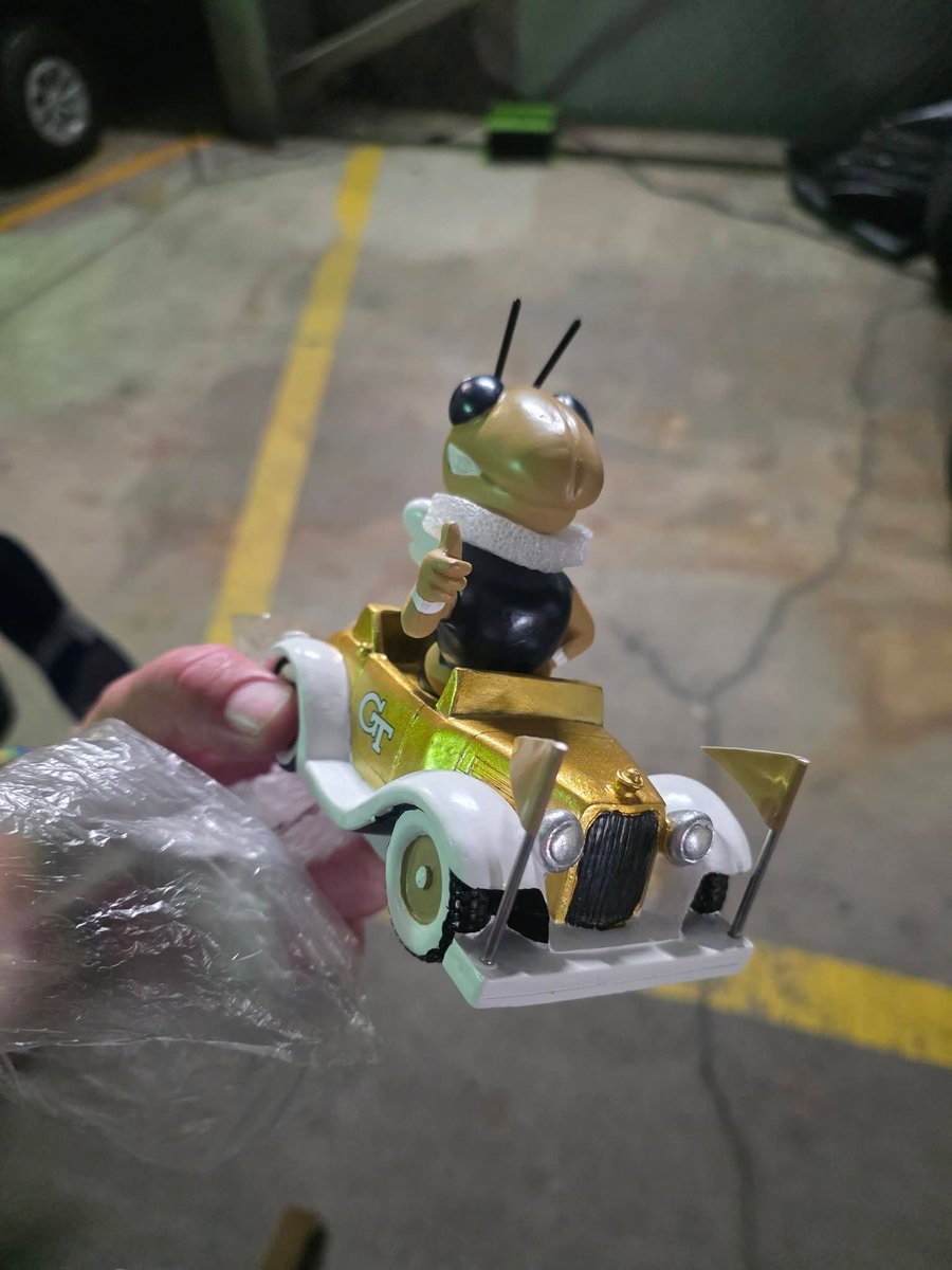 RedClayBobbles's tweet photo. Georgia Tech football season ticket holders were able to collect thos bad boy today. #Bobbleheads #GeorgiaTech #StingEm π https://t.co/1FHeIYWyRL