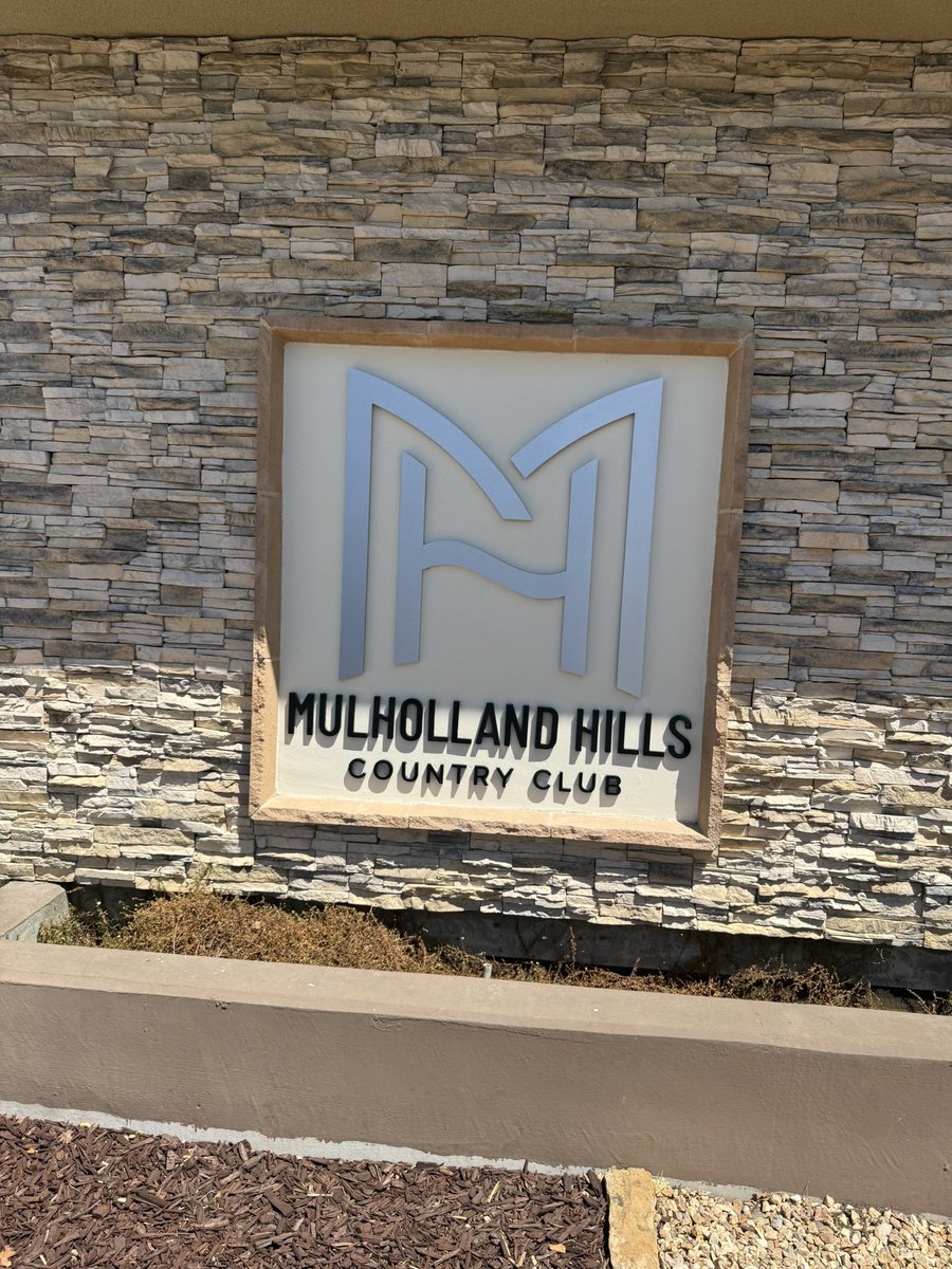 itsbigtio's tweet photo. Golf o’clock. ⛳️
Beautiful day at Mulholland Hills Country Club. Blue skies, great views. Time to see what kind of game I brought with me today. 😂🏌️♂️
Fairways & greens. Let’s get after it.
#GolfLife #GolfTime #PGAHope #MulhollandHills #WeekendGolf ⛳️ https://t.co/XZRkrJm3Ze