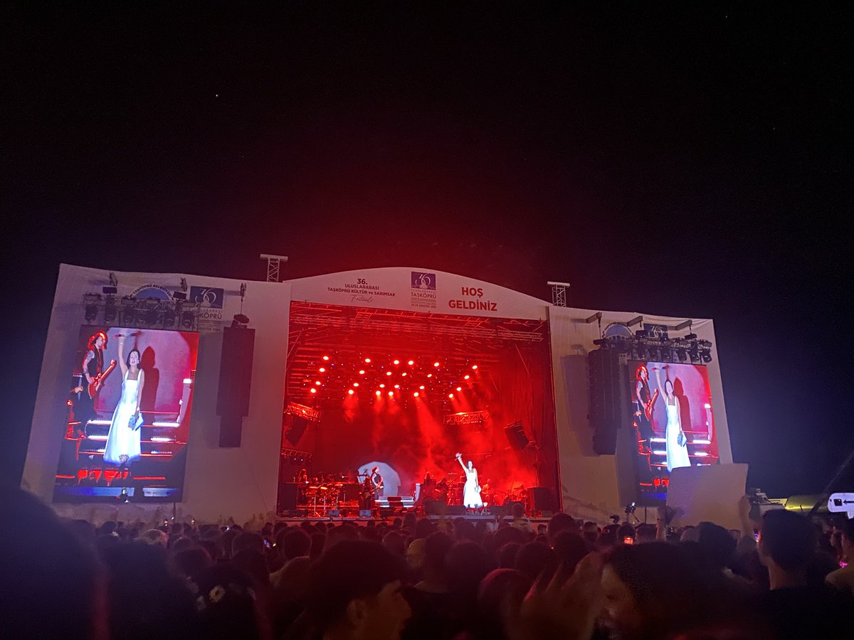 pissaql_'s tweet photo. BEN BÖYLE REZİL BİR KONSER GÖRMEDİM #taşköprü https://t.co/ZdUUoRkAaM