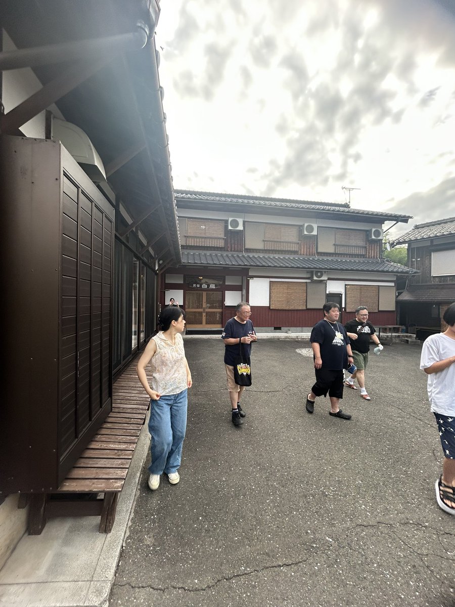 akariwillies tweet picture
