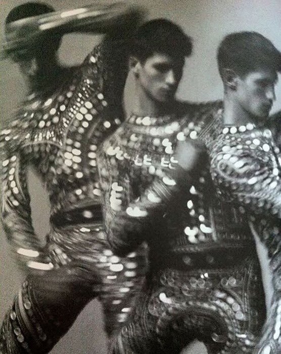 tomgorls's tweet photo. alexander mcqueen menswear ‘05 https://t.co/vfABsMqUqu