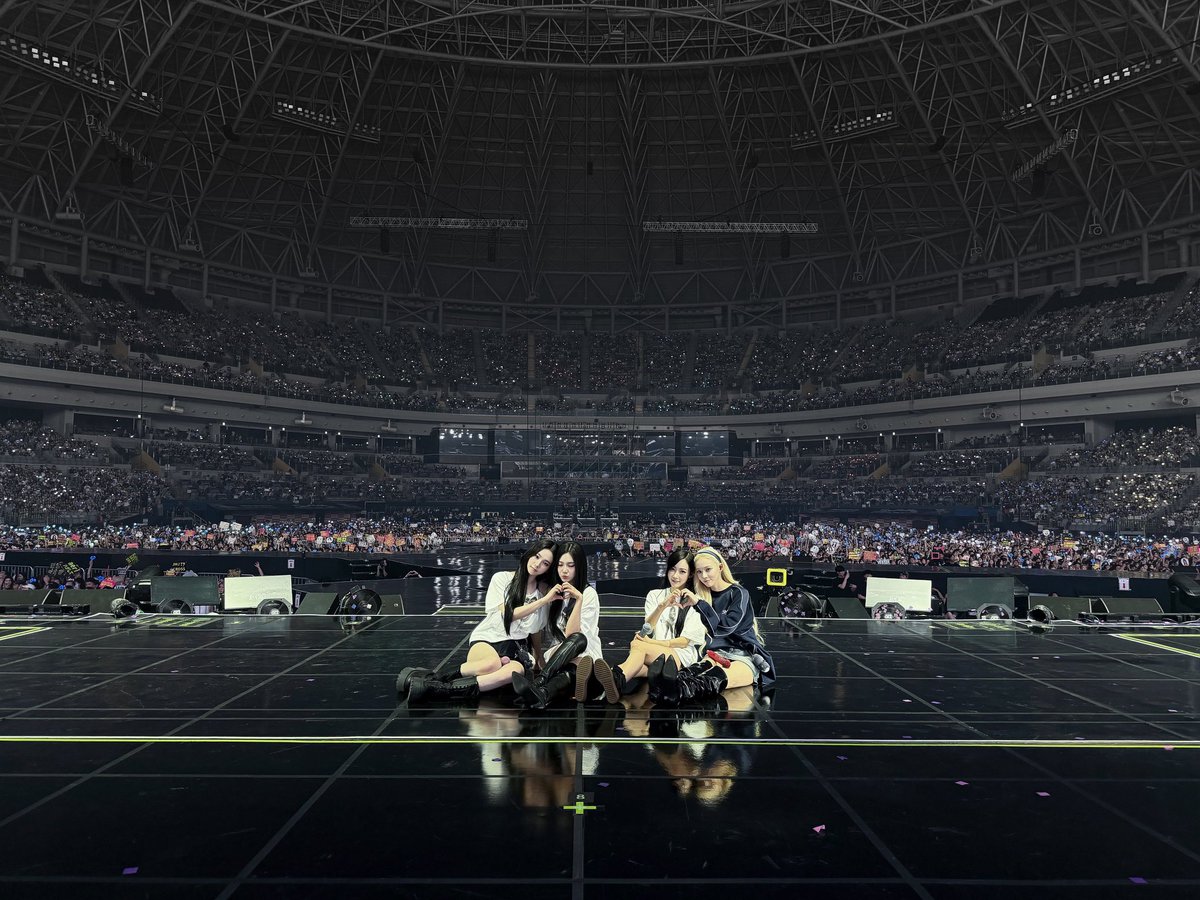 aespapopbase's tweet photo. .@aespa_official’s SYNK : COMPLæXITY in Seoul drew approximately 35,000 people across two sold-out shows at Gocheok Sky Dome.

It is the largest attended concert by a 4th generation female act and an SM female act in Korea. https://t.co/RTbBIT96zB