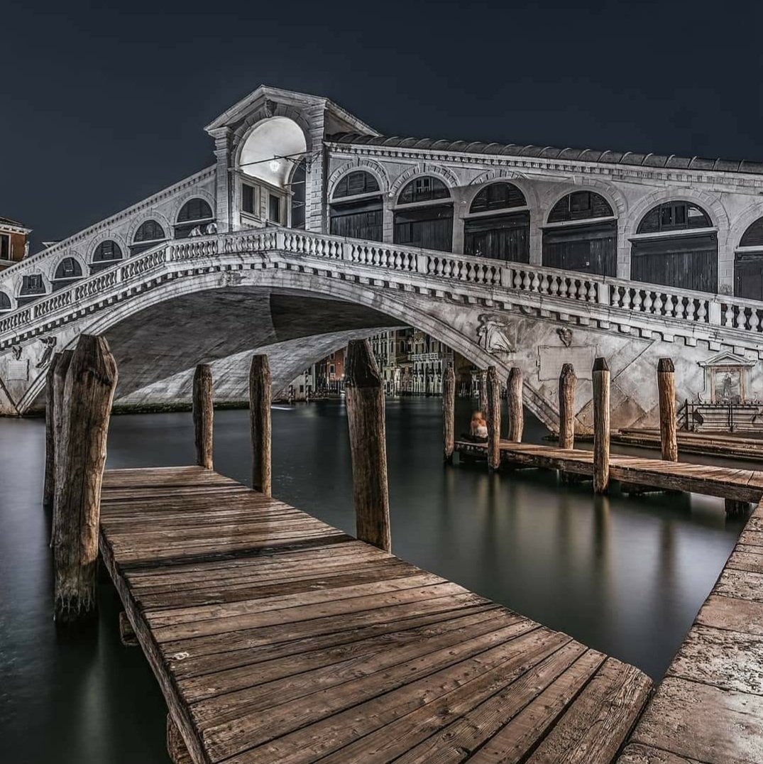 FlaviaMiatto's tweet photo. @ivanaLea11 @TheRealSambora @CherylWood38496 @CathyBruck3927 @Dee_Allemand @dinarenee483 @KimSanchez6412 @SamboraNation @NC_Scooby11 Good night from Venice, IT!!
Wish you all a #Samboralicious weekend!! https://t.co/JGCTpztCiO