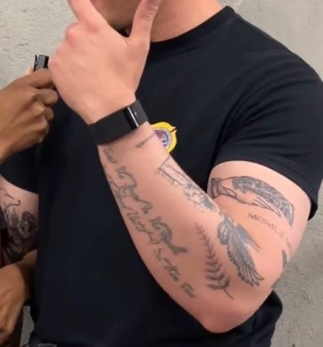 dickdrunkdiaz's tweet photo. buddie arms:)) i need a bite:)) https://t.co/hFr1bcYgSH