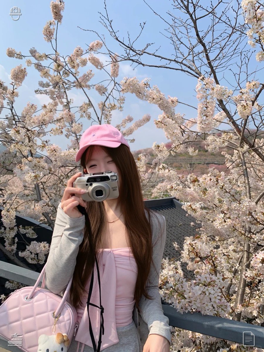 mckee_lisa's tweet photo. Quietly savor the warmth of your milk tea and relish this precious moment of tranquility. Set aside life's petty distractions and embrace the uncomplicated joy that a simple meal can bring. 🧓 An afternoon of tennis with my daughter—complete. https://t.co/tYRgeQ0AM2
