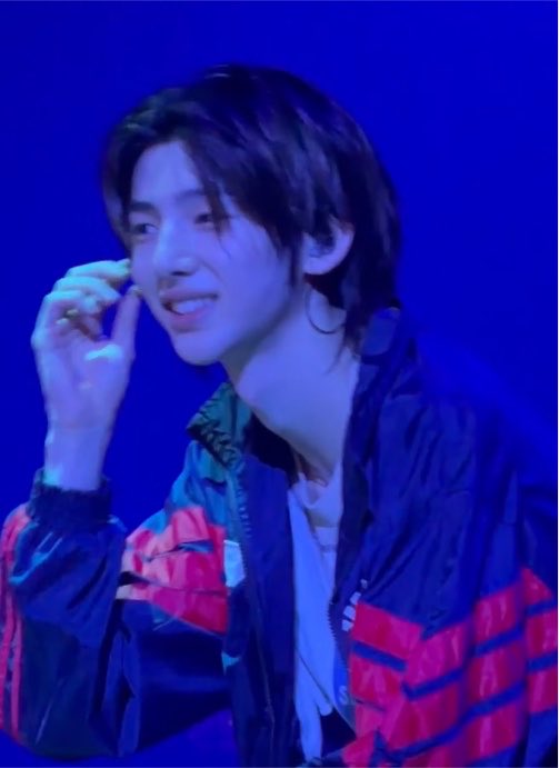 loousdeline's tweet photo. don’t you love it when juhoon literally deactivates his nonchalant side when coers interacting with him before getting into his part, just look at his alluring smile 🥹

JUHOON DRAWS EVERY GAZE

#JUHOONStageMaster
#PYPD_IN_ATLANTA
#JUHOON #주훈 https://t.co/yLl3xsoZTN https://t.co/M5gEWUvSXR