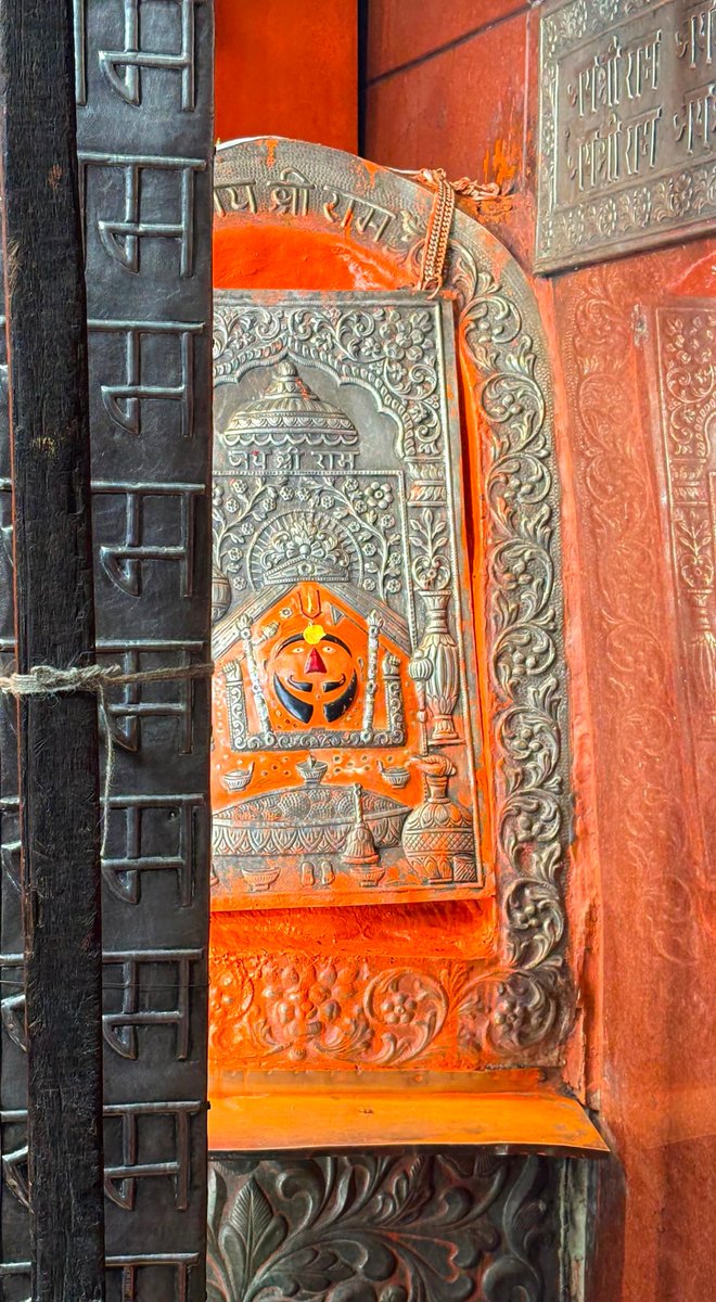 rajakatrabalaji's tweet photo. सिद्धपीठ राजाकटरा, कोलकाता वाले श्री श्री पंचमुखी हनुमान जी का मंगला श्रृंगार एवं दिव्य दर्शन।
दिनांक 09 अगस्त 2026, दिन - रविवार।

बाबा आपकी सभी मनोकामनाएं पूर्ण करें। https://t.co/U9rSj76qTM