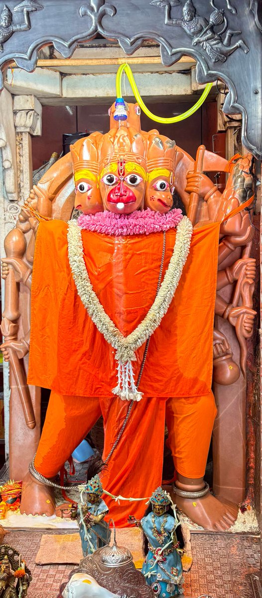 rajakatrabalaji's tweet photo. सिद्धपीठ राजाकटरा, कोलकाता वाले श्री श्री पंचमुखी हनुमान जी का मंगला श्रृंगार एवं दिव्य दर्शन।
दिनांक 09 अगस्त 2026, दिन - रविवार।

बाबा आपकी सभी मनोकामनाएं पूर्ण करें। https://t.co/U9rSj76qTM