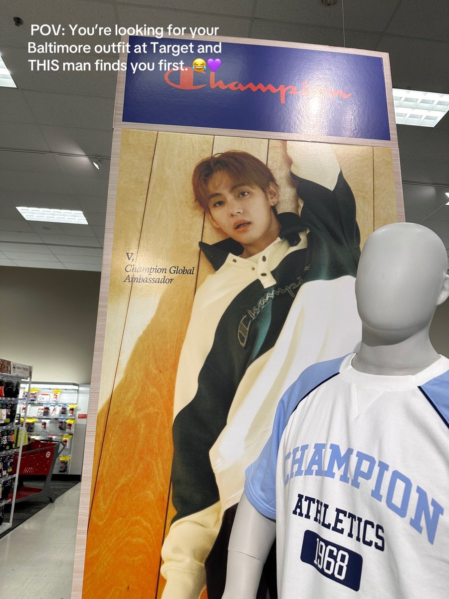kxxw_JYK7's tweet photo. จากที่ไล่ดูมาคือ Champion ยังไม่เคยมีศิลปิน K-pop ในตำแหน่ง Global Brand Ambassador เลยน๊าาา 😭 แล้วถ้าเปิดตัวตามที่สปอยออกมาจริง ๆ V อาจกลายเป็น ศิลปิน K-pop คนแรกที่ได้รับแต่งตั้งเป็น Global Brand Ambassador ของ Champion เลย

ห๊าาาา สุดมากกก 😭 เพราะนี่คือ Champion นะ แบรนด์สปอร์ตแวร์ระดับโลกที่มีประวัติยาวนานกว่า 100 ปี เป็นหนึ่งในแบรนด์ไอคอนิกของอเมริกันสปอร์ตแวร์ และโลโก้ตัว C คือเห็นปุ๊บรู้ปั๊บ แล้วการที่ชื่อ V ไปอยู่กับคำว่า “Champion Global Ambassador” มันใหญ่มากจริง ๆ 🔥🐻

TAEHYUNG GLOBAL CHAMPIONS AMBASSADOR
#TaehyungxChampions
#VxChampions