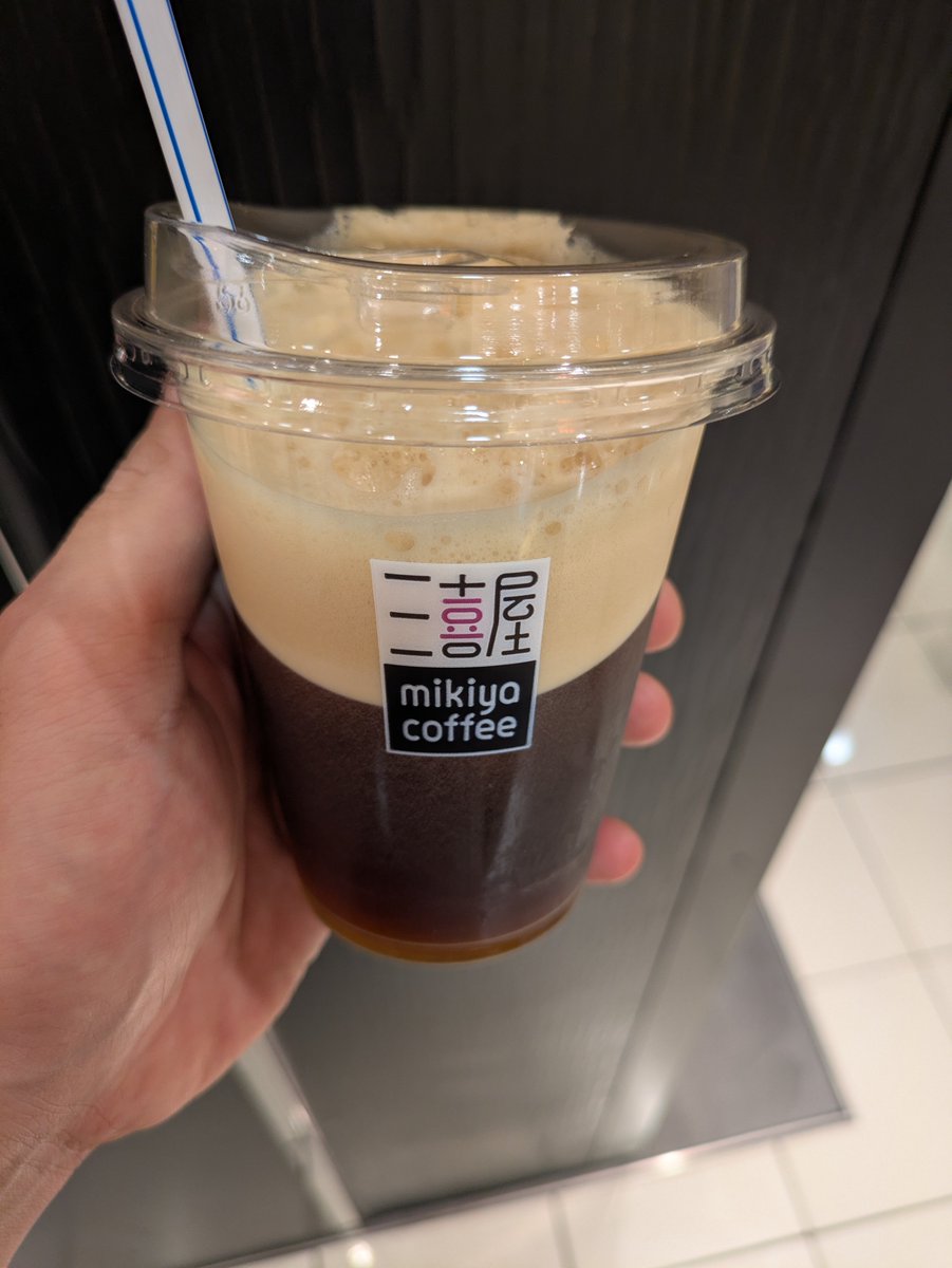 adam_awake's tweet photo. 俺も自分のカラー、飲むか https://t.co/AnCKy6LIuV
