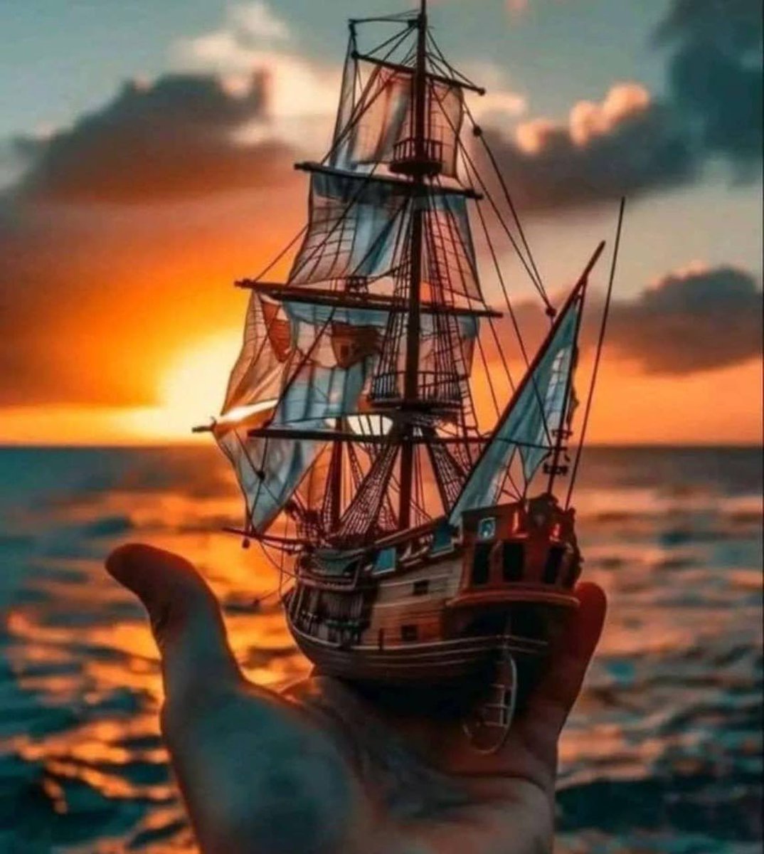 Mamdooh_40's tweet photo. وقد تُبحر بنا سفن الحياة إلى شواطئ لا نرغب أن نرسي فيها، ولكنه قدرنا . فاللهم قدرًا جميلًا نطمئن إليه .. https://t.co/bqNkNm5keF
