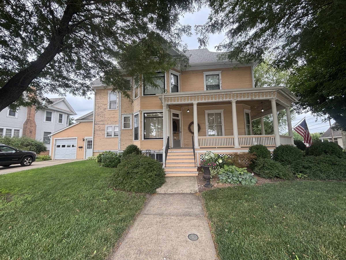 HighlyGanjanous's tweet photo. Found a beautiful home built in 1881 out in the country, the sellers just accepted our offer 🥳 https://t.co/bCw7XOR4GG