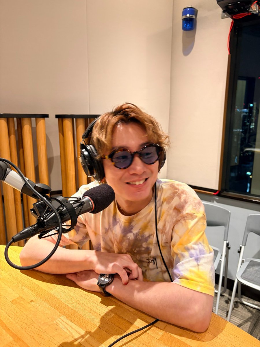 songstories813's tweet photo. 🌃今日深夜1時30分〜📡

🗣️🎙️ #SUPER_EIGHT #安田章大 がナビゲート🎧🗺️
＼🎨KYOTO GEIJUTSU DAIGAKU SONG STORIES🎤📜／

🗓️今週8月14日（金）の放送では
💽 Zedd「The Middle」を掘り下げます🪏
https://t.co/qBURqtg9Rr

📻：https://t.co/zP4P3jHAUz

#sss813 @Infinity_rJP @kua_pr https://t.co/OTogc6zQqw