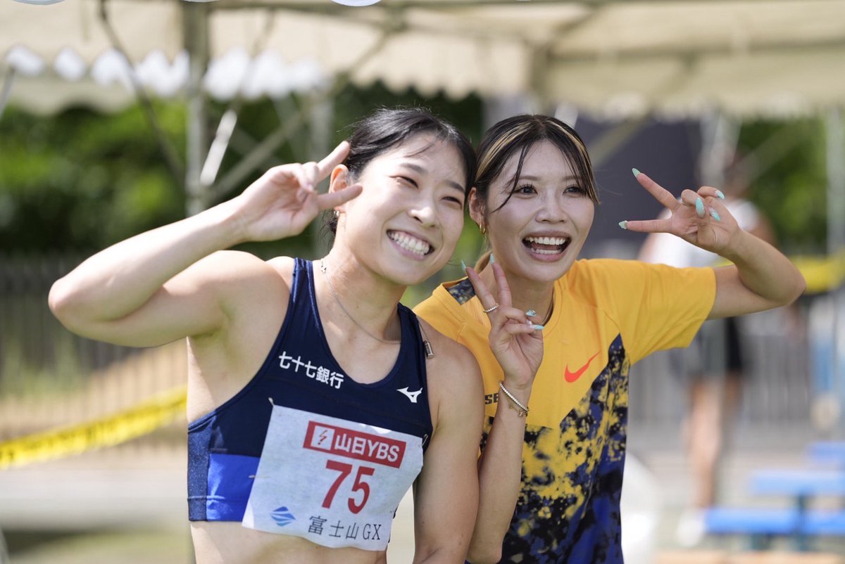 jaaf_official's tweet photo. ━━✨━━━✨━━━✨━━
　🇯🇵 日本新記録 速報 🇯🇵
　　女子100mハードル
　#中島ひとみ 日本記録更新🎉
━━✨━━━✨━━━✨━━

本日、山梨で開催中の
#富士北麓ワールドトライアル
女子100mハードル予選1組で
#中島ひとみ 選手（長谷川体育施設）が
12秒62（風：＋2.0m/s）の日本記録更新‼️

さらに次の予選2組では
#青木益未 選手（七十七銀行）も
従来の日本記録を上回る
12秒68（風：＋2.0m/s）でフィニッシュ🔥

喜びを分かち合う2人の姿も📷

おめでとうございます🙌

引き続き応援よろしくお願いします📣

👇日本記録公認までの流れ
https://t.co/IycIbaRQf8

✅大会サイト
https://t.co/N1OuotaKQL
#日本グランプリシリーズ #陸上 #JAAF

📸@takashi.okui