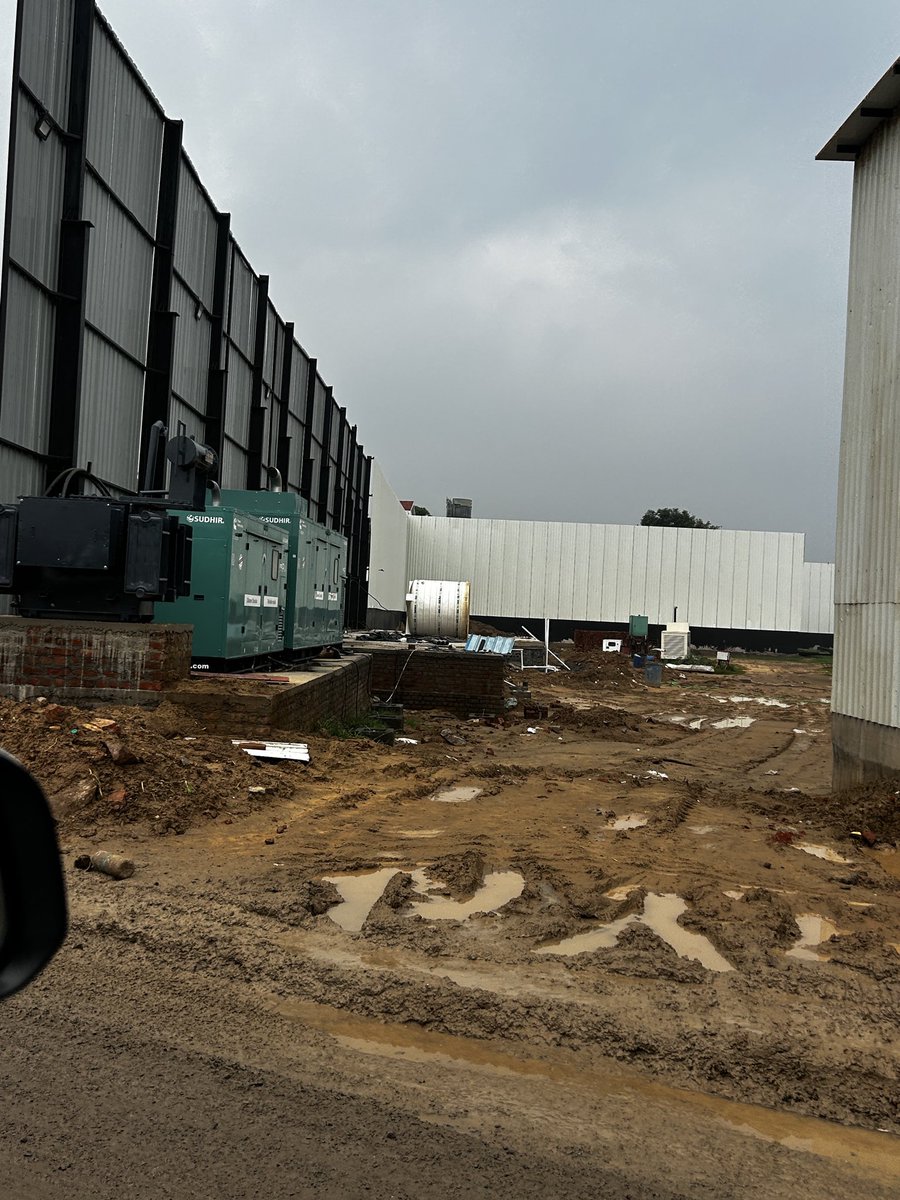Ashish31311201's tweet photo. @PMOIndia @dtpgurugram @DC_Gurugram @MCGurugram @MoHUA_India @M3MTheMarina 

Gurugram wow infrastructure. M3M marina Access Road—an accident waiting to happen!

Potholes, broken roads and poor maintenance are putting thousands of commuters at risk.

Gurugram deserves better. https://t.co/mF60Q9arfU