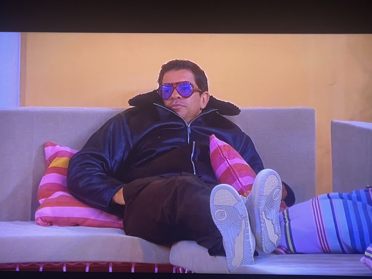 freddielm's tweet photo. Yahir anda muy Madonna #Confessions2 #LaCasaDeLosFamososMx https://t.co/TT5U2bOAAR