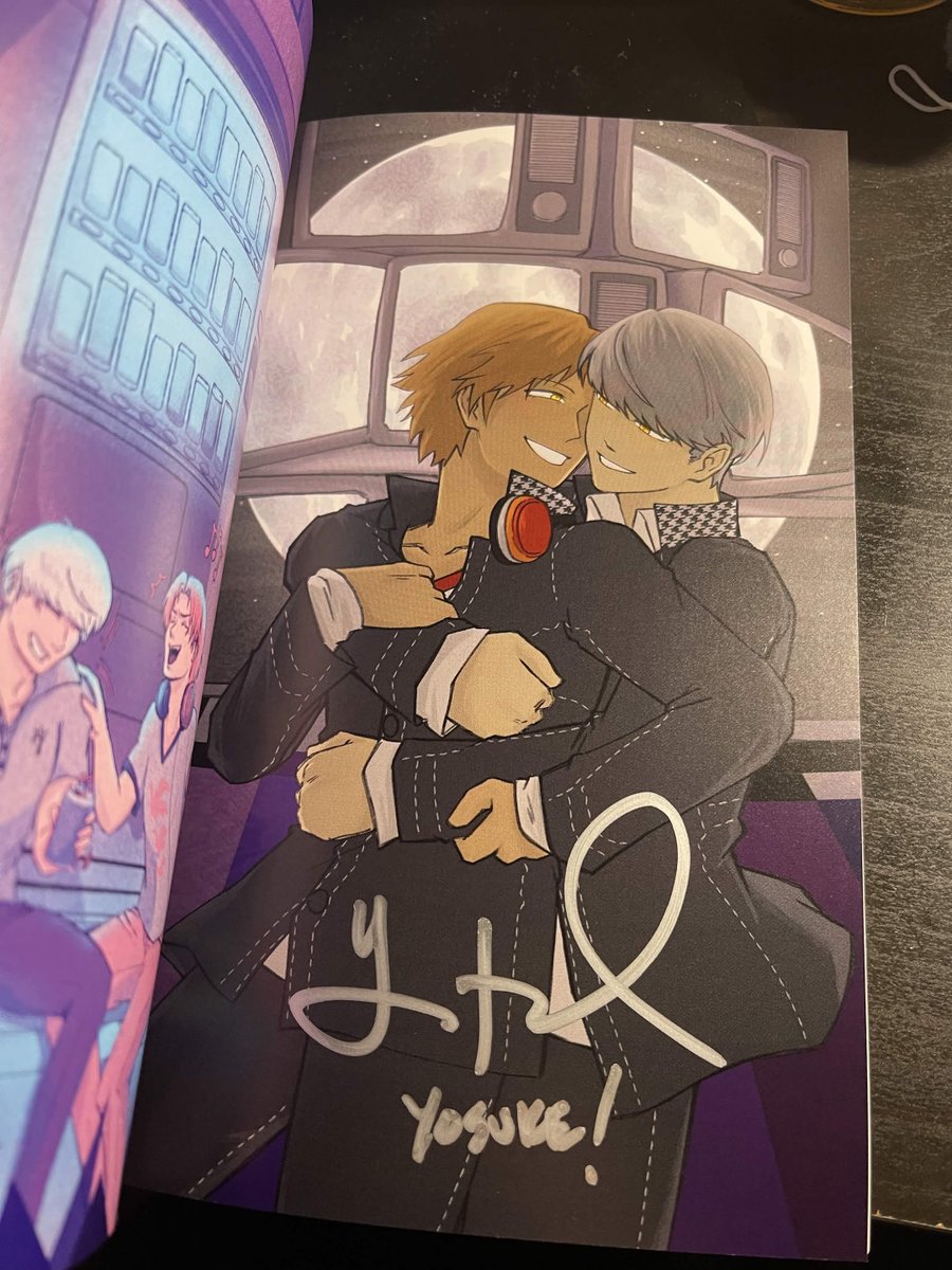 jermy_chan's tweet photo. got to meet yuri lowenthal today at fanexpo and got him to sign the @souyomixtape zine..,,. he did flip through the whole thing and really liked all of it!! I'm glad I got to show the amazing work everyone put into this to him !! https://t.co/ZJkC7LvxGs