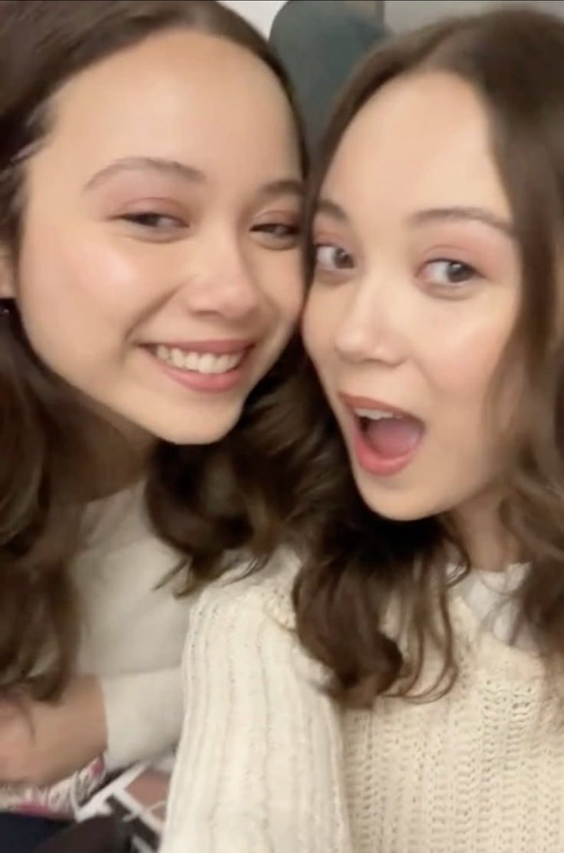 Lle2wo's tweet photo. two of the hottest girls ever 🤤 https://t.co/6Etw36UL7C