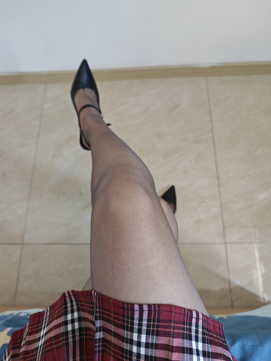 feiyi39017's tweet photo. 今天是红色小裙子🤓

#男娘 #cd #伪娘 https://t.co/iKtmFCXGMk
