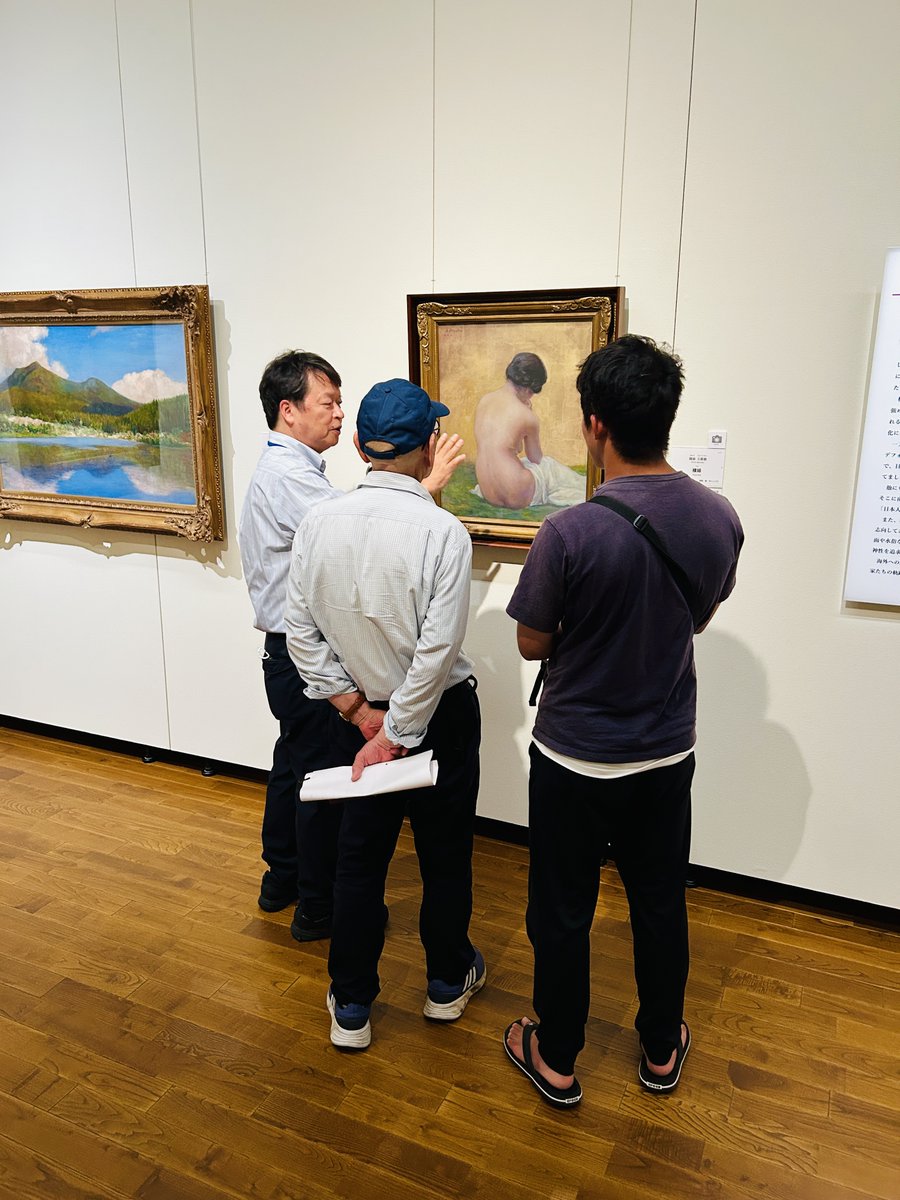 tetsu_artplaza's tweet photo. 昨日の「夕ぐれ鑑賞会」にご参加いただいた皆さま、ありがとうございました✨
リピーター様や、初参加の茨城大学の学生さんも来てくださいました！
次回は8/14（金）17:30〜19:00
集合場所はクヴェレホールで、事前申込は不要です！
お気軽にご参加ください😊
#クヴェレ美術館 #ギャラリートーク #TAP https://t.co/aLwfUSmmsb