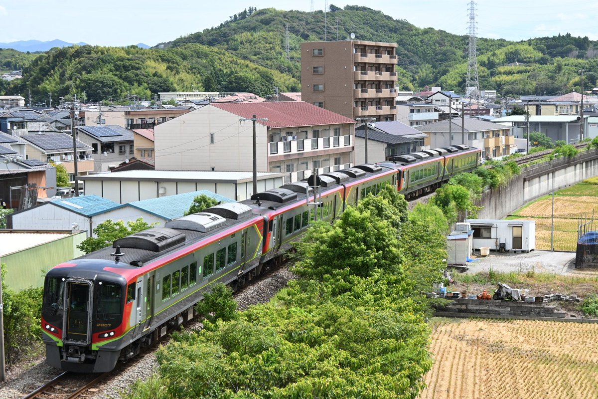 Yabicas0124's tweet photo. JR土讃線
(1枚目)土佐一宮→薊野 回送 2700系 5B
(2枚目)薊野→土佐一宮 南風10号 40D
(3枚目)土佐一宮→薊野 しまんと3号 2003D 2000系 2B
令和8年8月9日(日) https://t.co/DZLH8afECK
